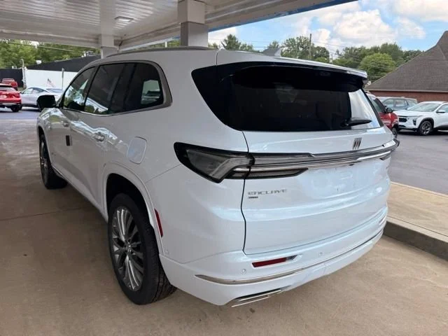 New 2026 Iridescent White Tricoat Buick Avenir image 3