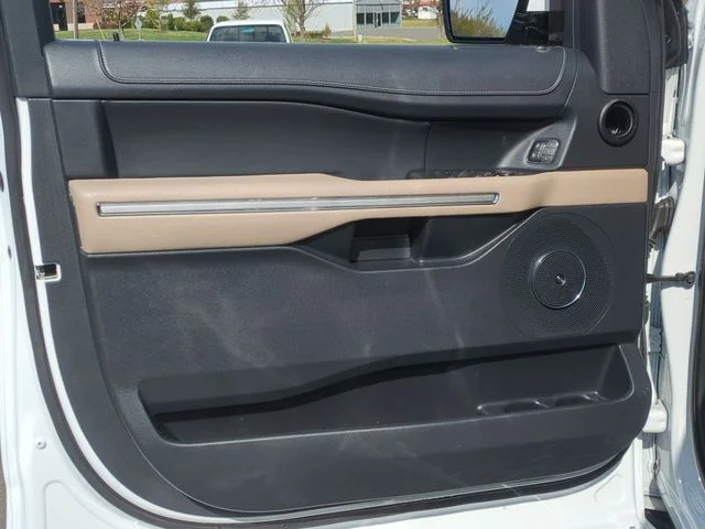 Used 2023 White Ford Limited image 19