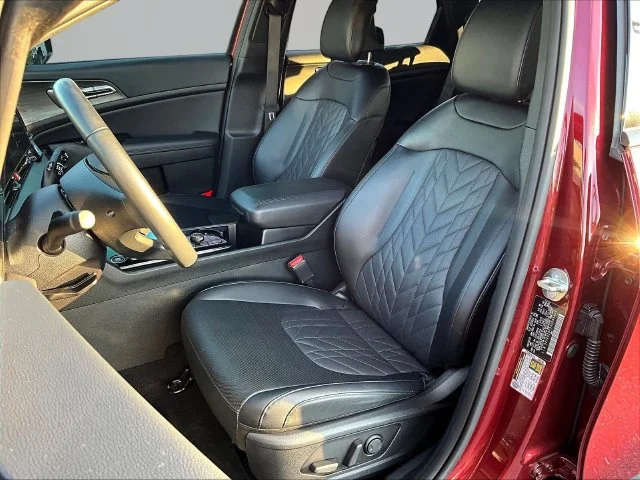 Used 2025 Red Kia X-Line image 25