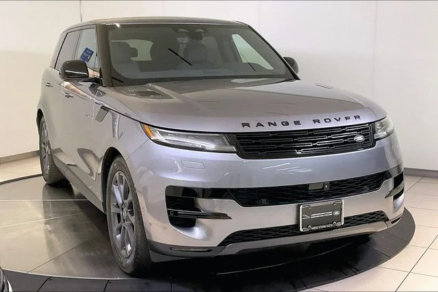 Used 2024  Land Rover SE image 15