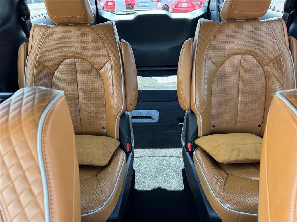 Used 2021 Fathom Blue Pearlcoat Chrysler Pinnacle image 17