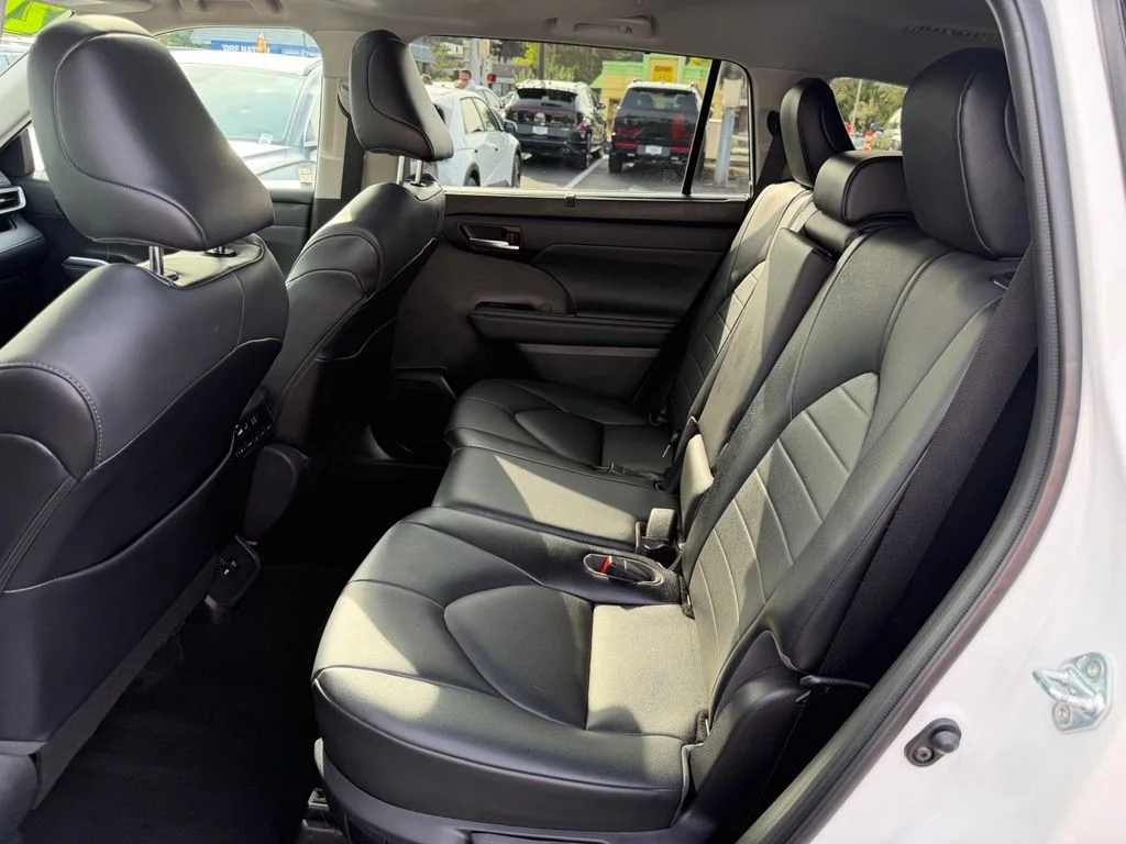 Used 2021 Blizzard Pearl Toyota XLE image 15
