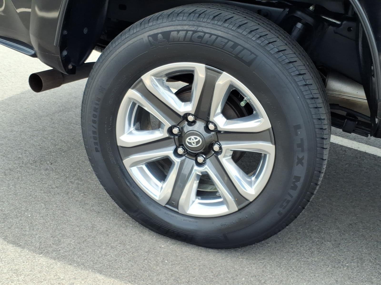 Used 2018 Midnight Black Metallic Toyota Limited image 12