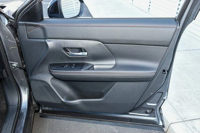 New 2026 Gun Metallic / Scarlet Ember Tintcoat Two-tone Nissan SR image 24