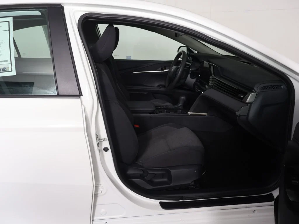 Used 2025 White Toyota LE image 27