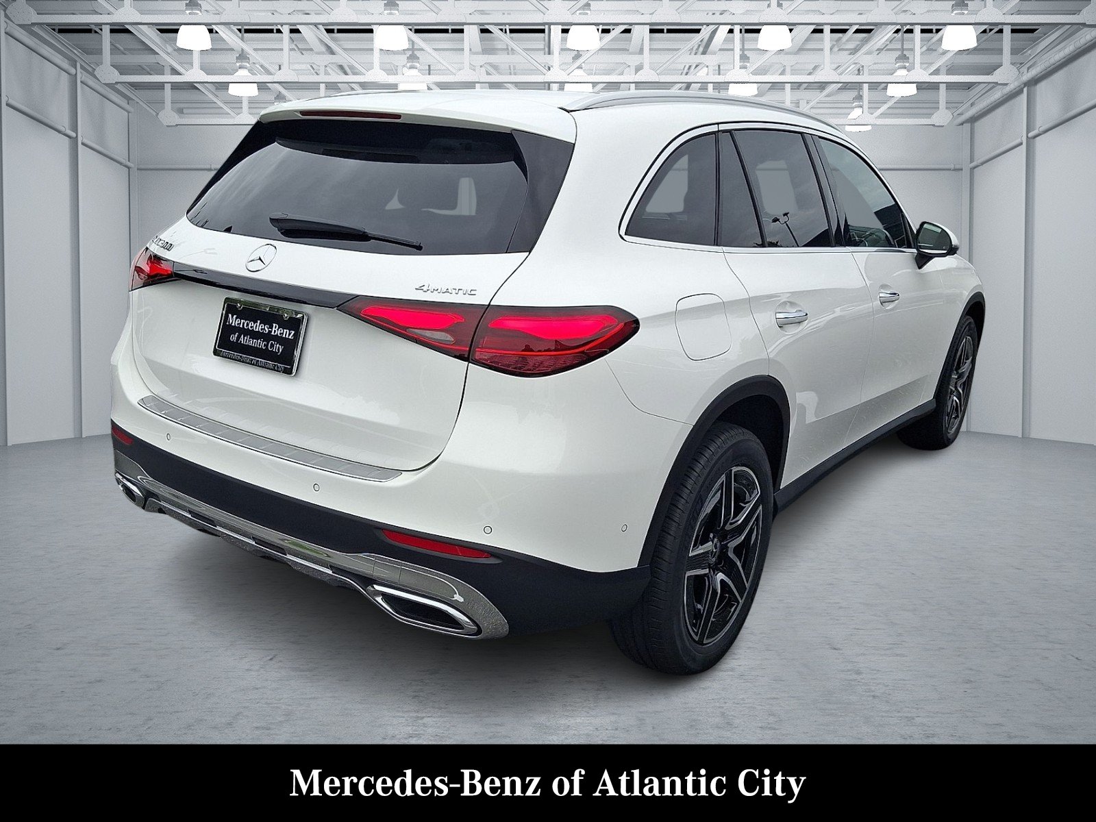 New 2027 Polar White Mercedes-Benz GLC 300 image 4