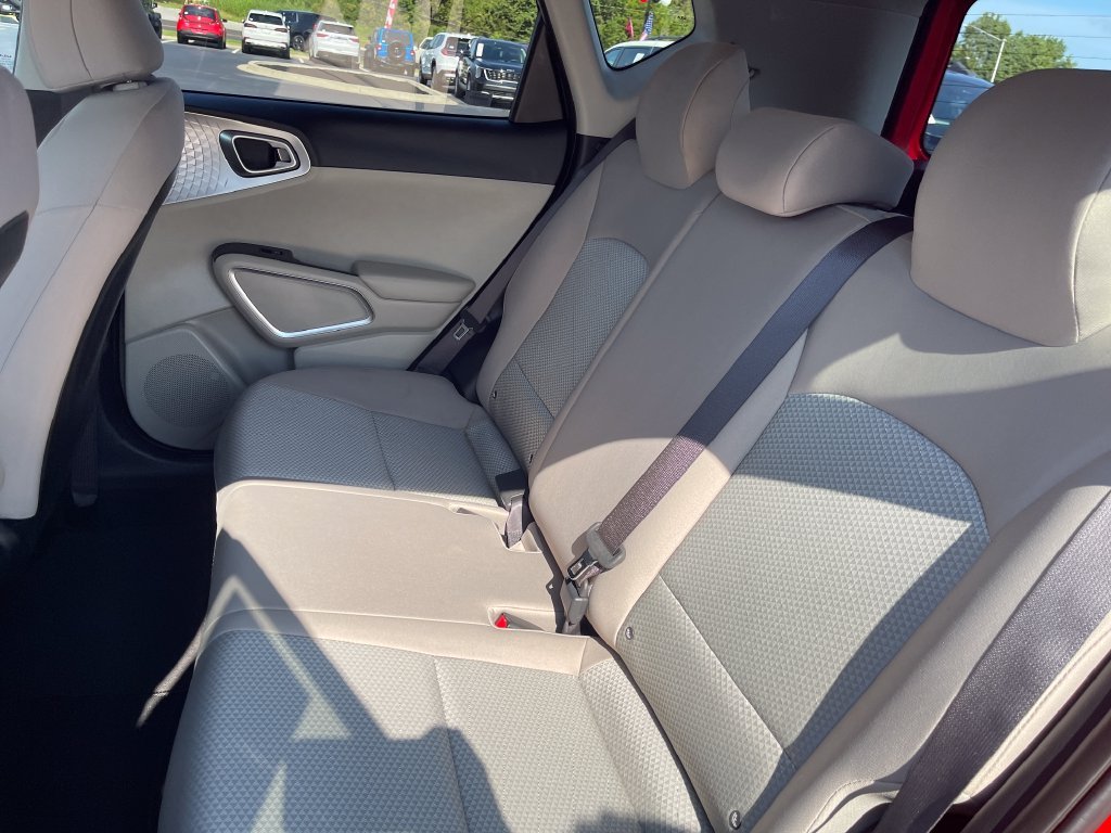 2024 Kia Soul LX - Photo 14