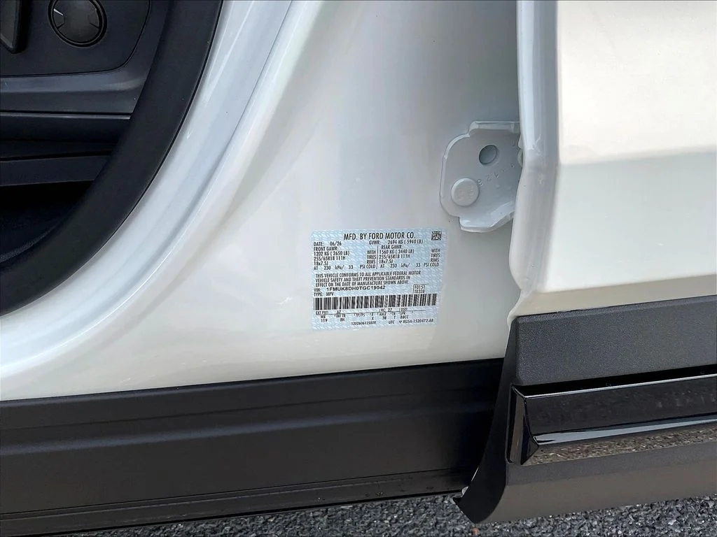 New 2026 Star White Metallic Tri-Coat Ford Active image 8