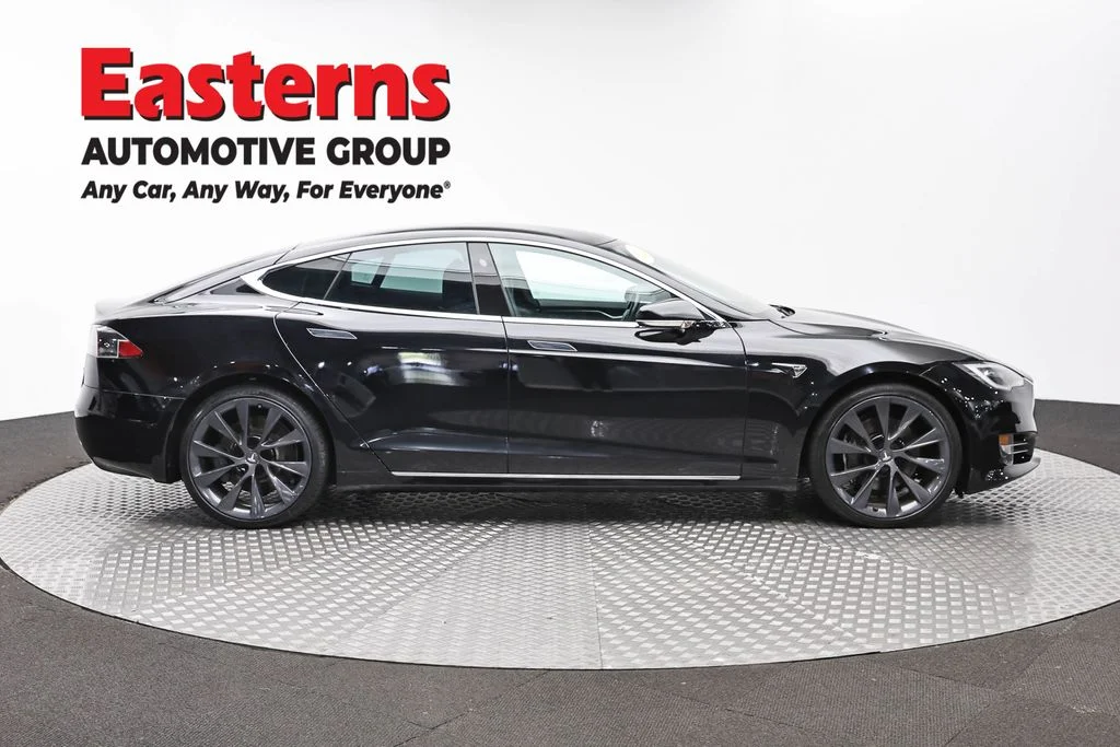 Used 2018 Black Tesla 75D image 4