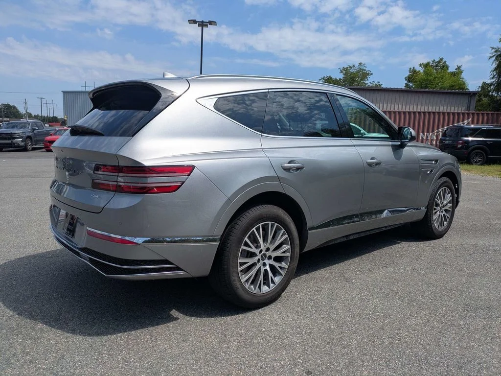 Used 2025 Silver Genesis 2.5T image 4