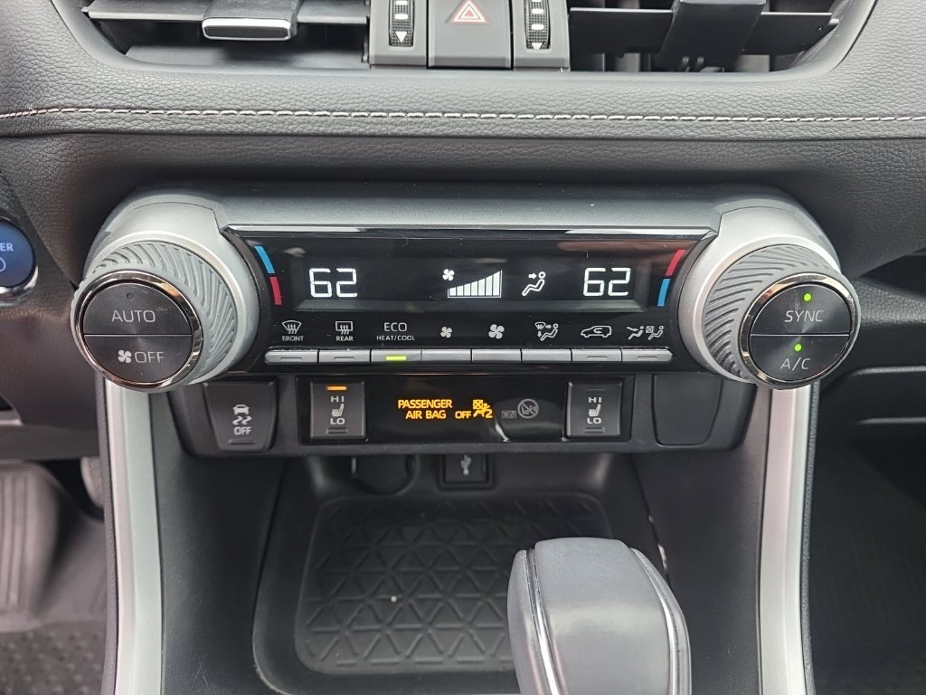 Used 2022  Toyota XLE Premium image 22
