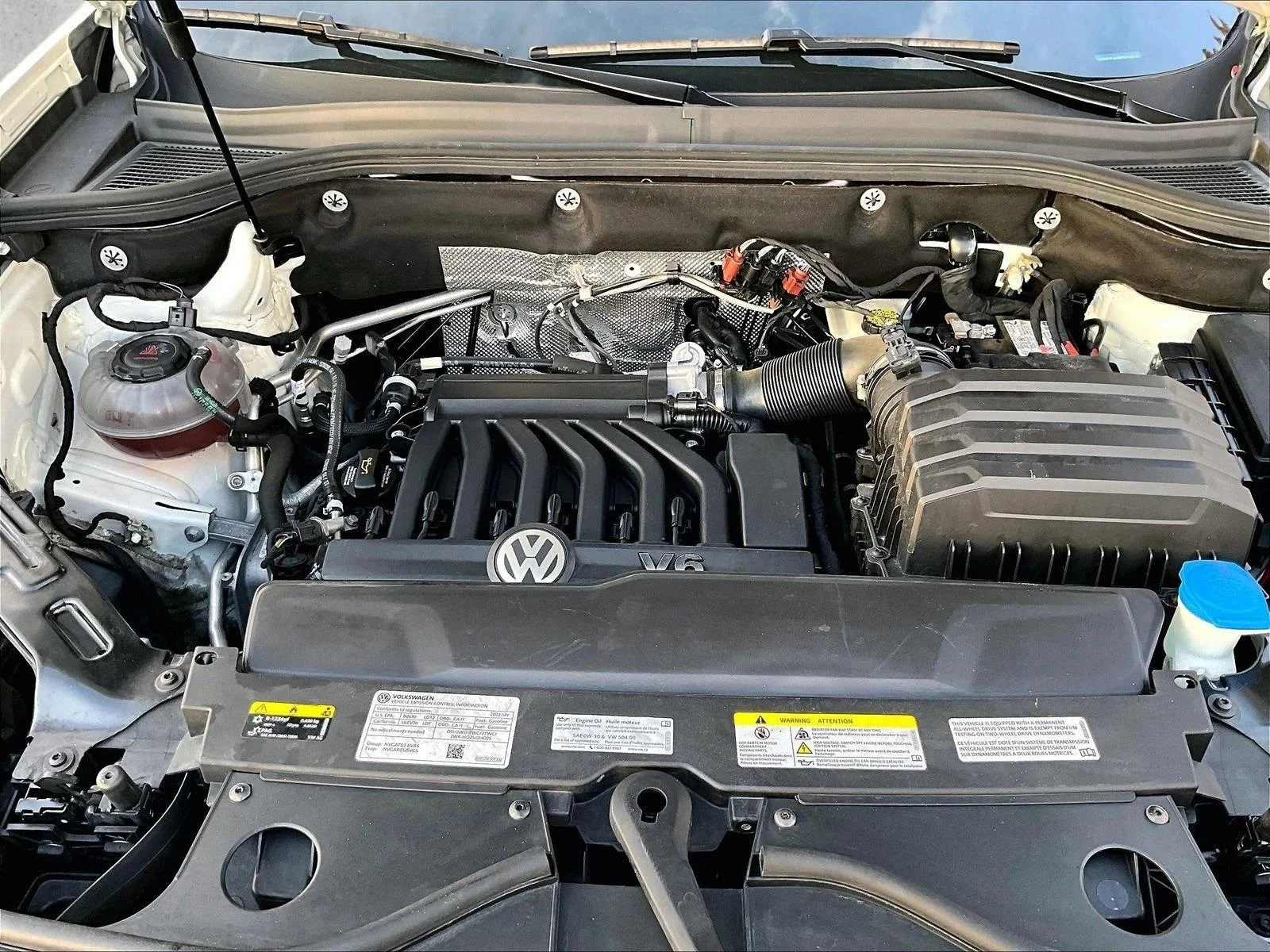 Used 2022 White Volkswagen 3.6L V6 SEL image 11