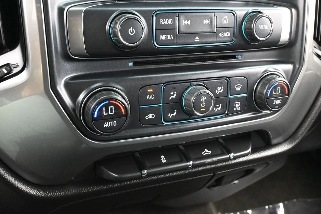 Used 2016 Deep Ocean Blue Metallic Chevrolet LT image 18