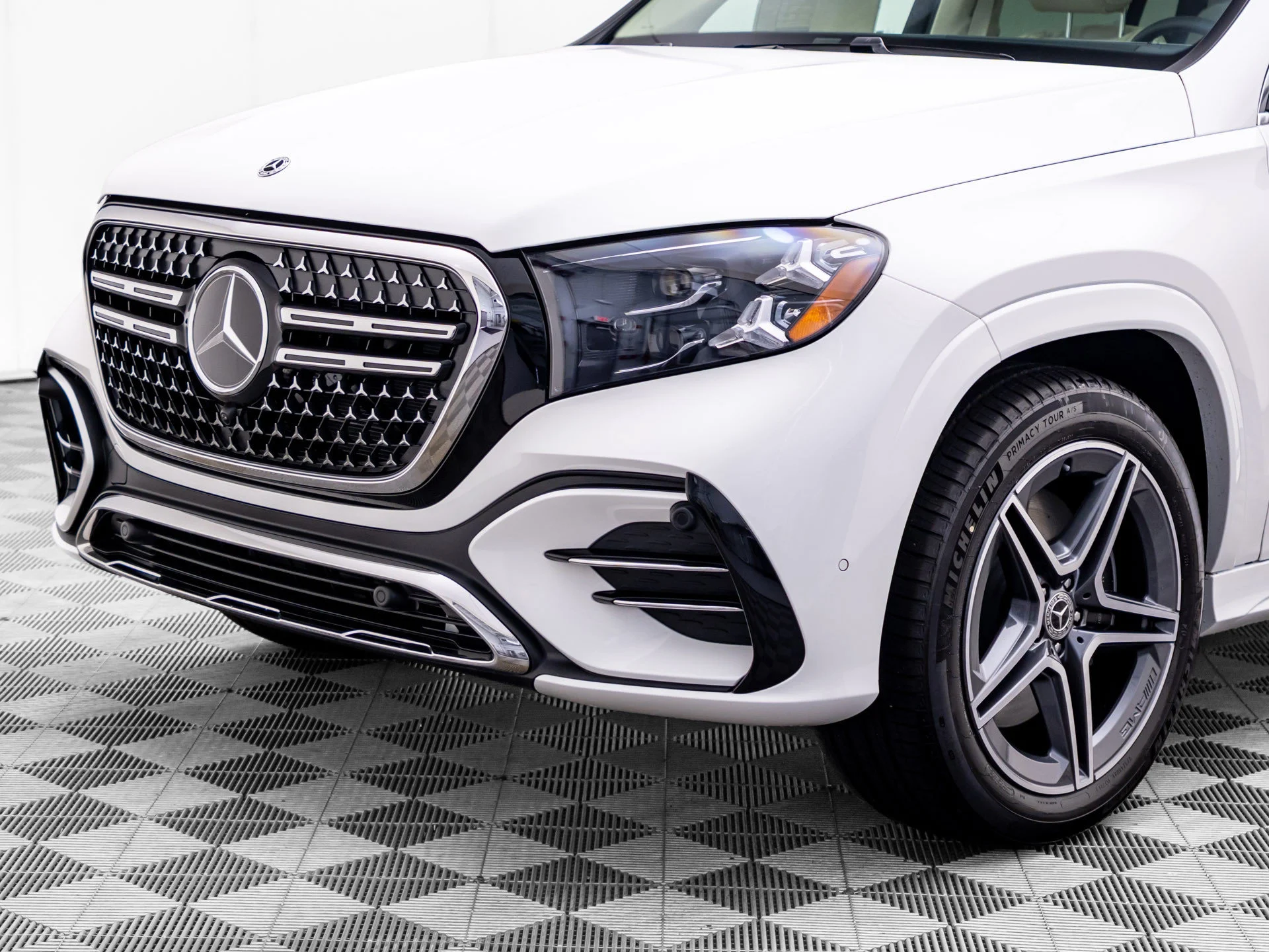New 2027 White Mercedes-Benz GLS 450 image 43
