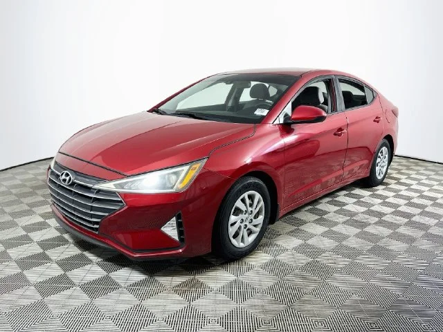 Used 2020 Red Hyundai SE image 7