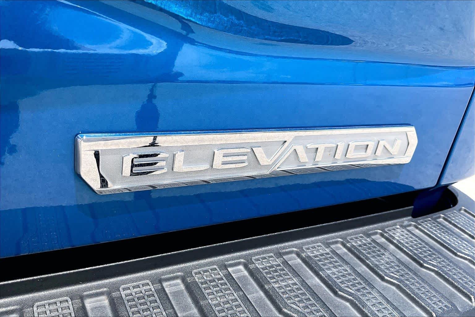 Used 2024 Dynamic Blue Metallic GMC Elevation image 10