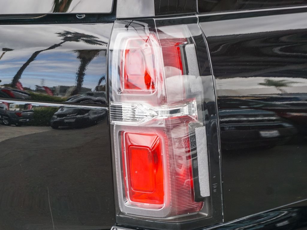 Used 2018 Black Chevrolet Premier image 8