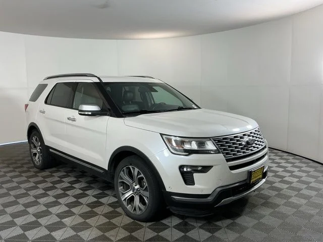 Used 2019 White Platinum Clearcoat Metallic Ford Platinum image 3