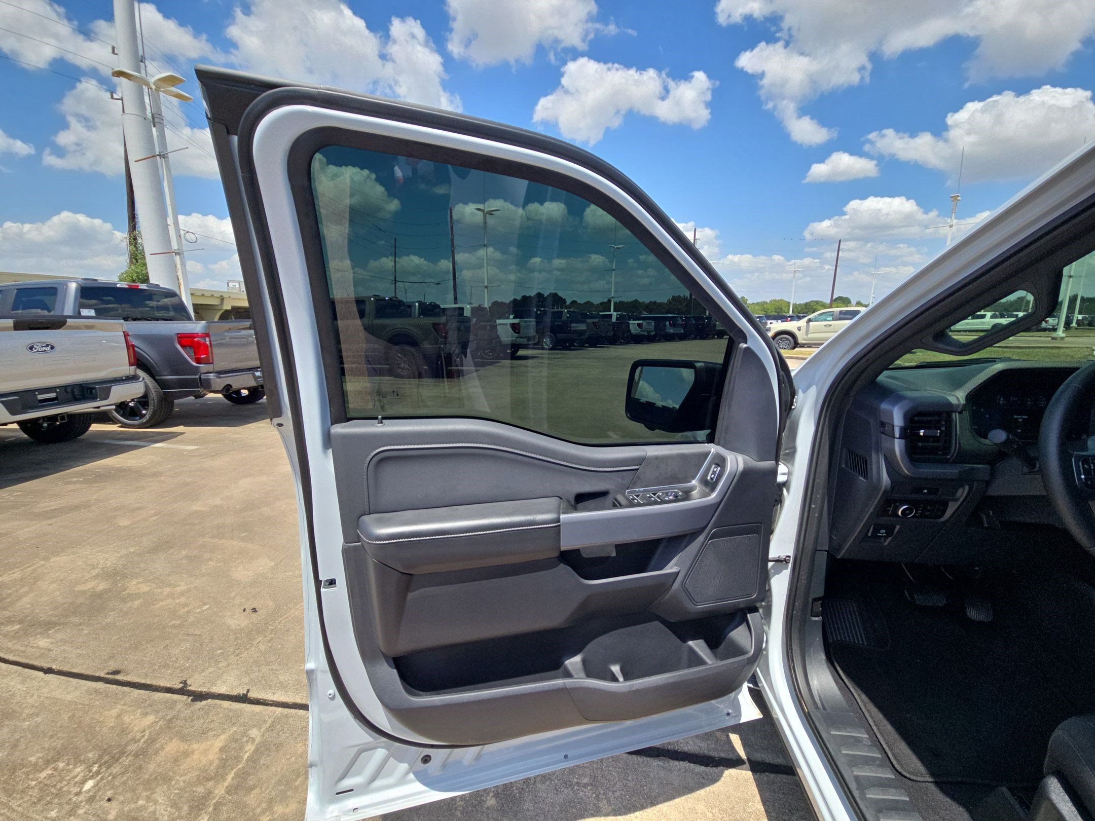 Used 2025 Blue Ford XLT image 11