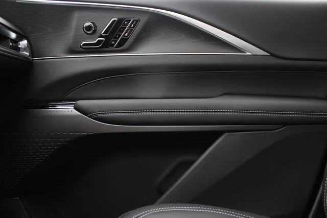 2026 Cadillac LYRIQ Sport - Photo 18