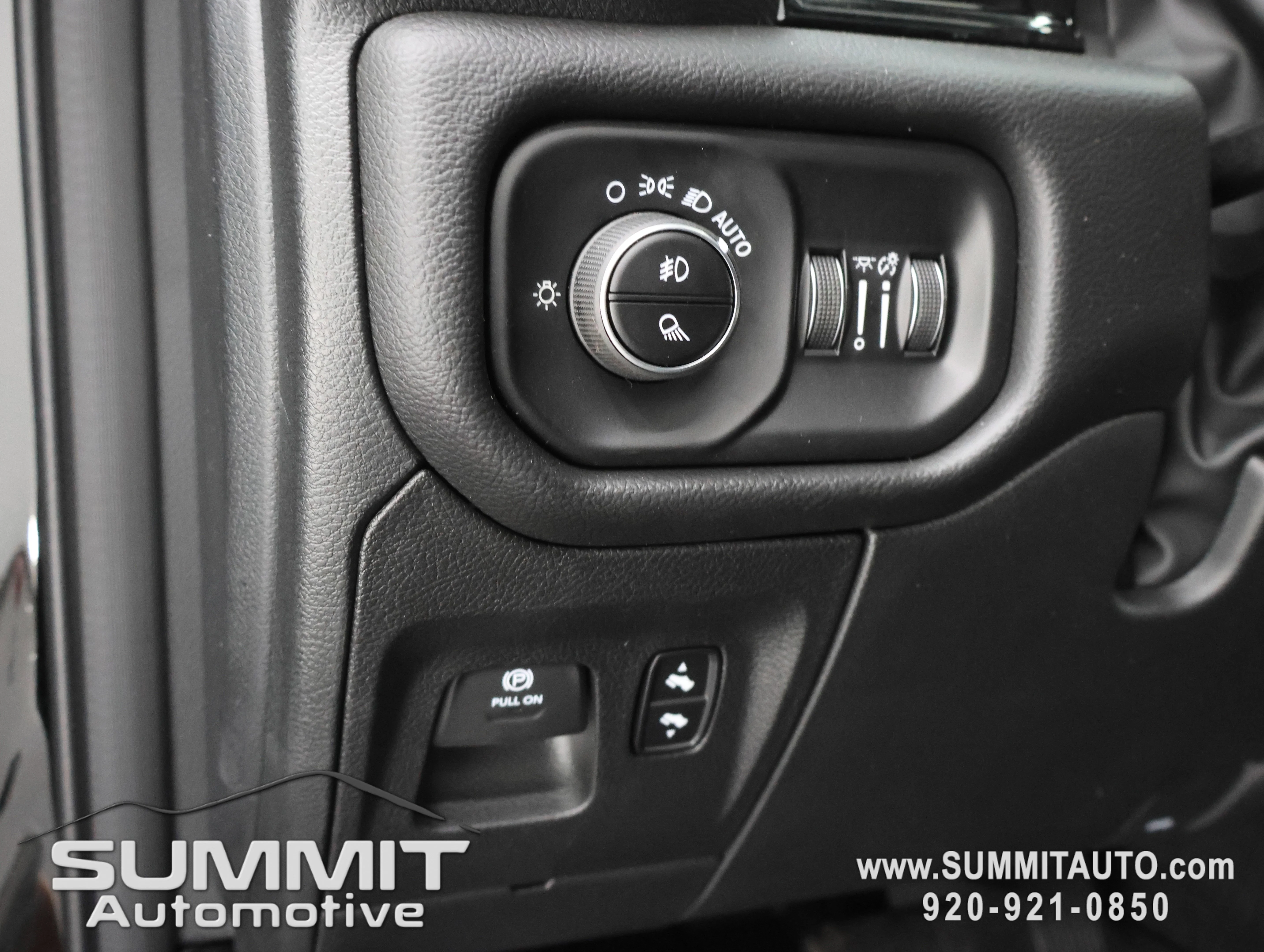 New 2026 Diamond Black Crystal Pearl-Coat Exterior Paint RAM Laramie image 50