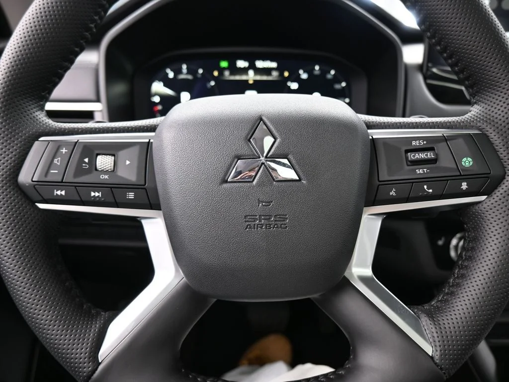 New 2026 Cosmic Blue Metallic Mitsubishi SE image 25