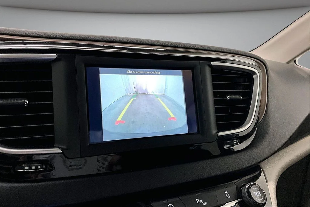 Used 2018 Red Chrysler Touring L image 14