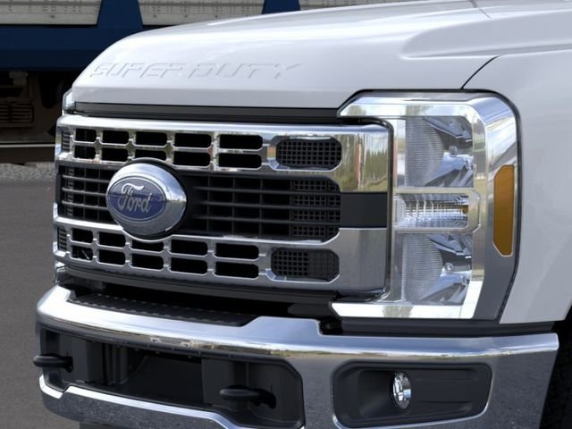 New 2026 Oxford White Ford XLT image 17
