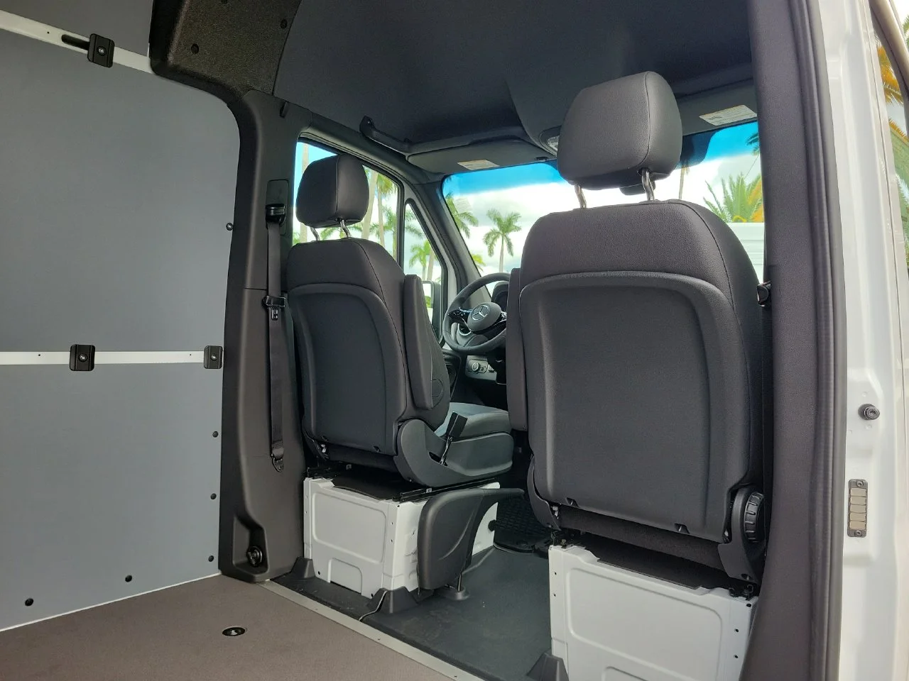 New 2026 Arctic+White Mercedes-Benz Cargo 170 WB image 14