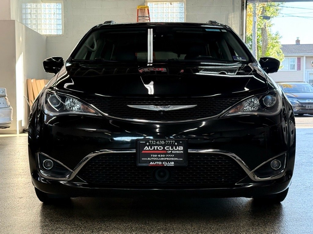 2017 Chrysler Pacifica Touring Plus photo 2