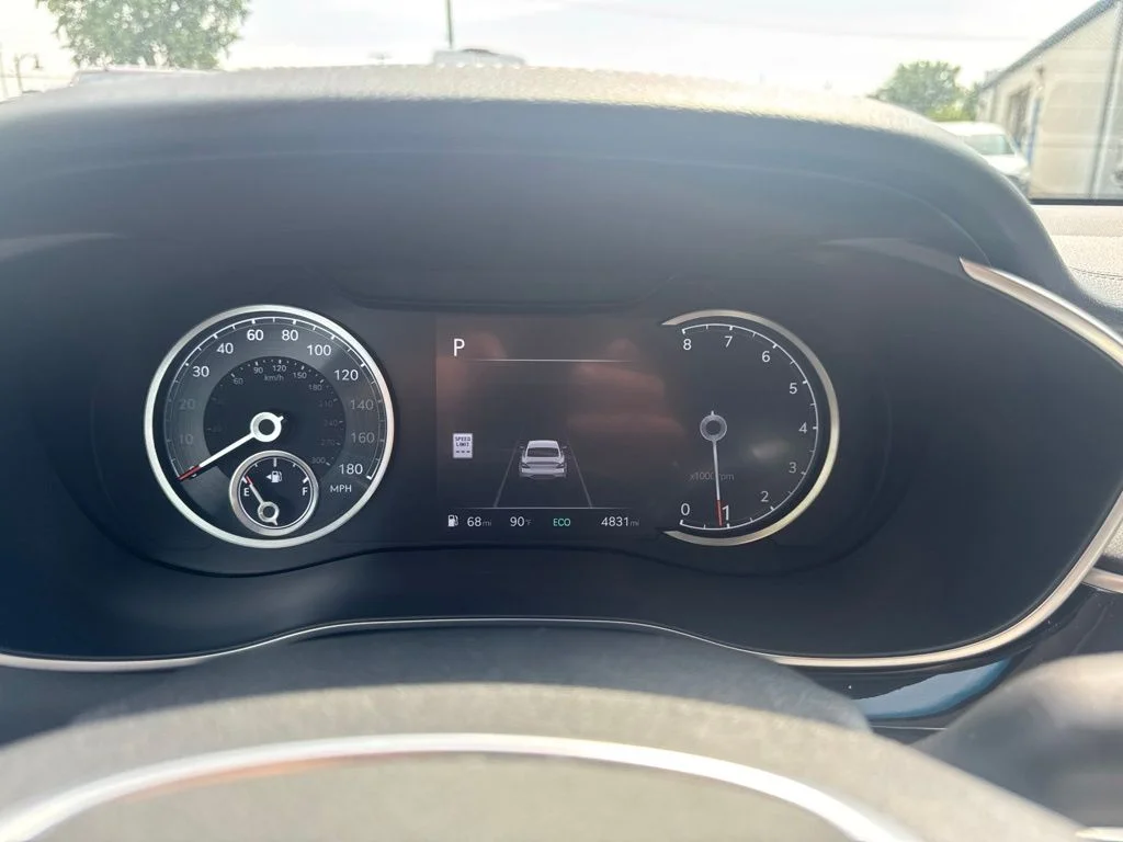 2025 GENESIS G70 Standard - Photo 17