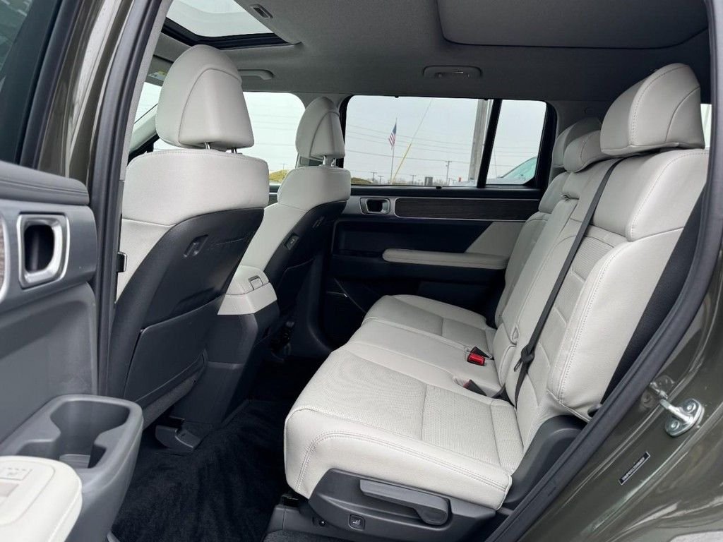 2025 Hyundai Santa Fe Limited - Photo 10