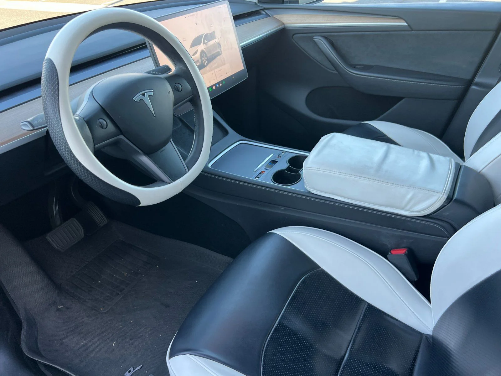 Used 2023 White Tesla Long Range image 9