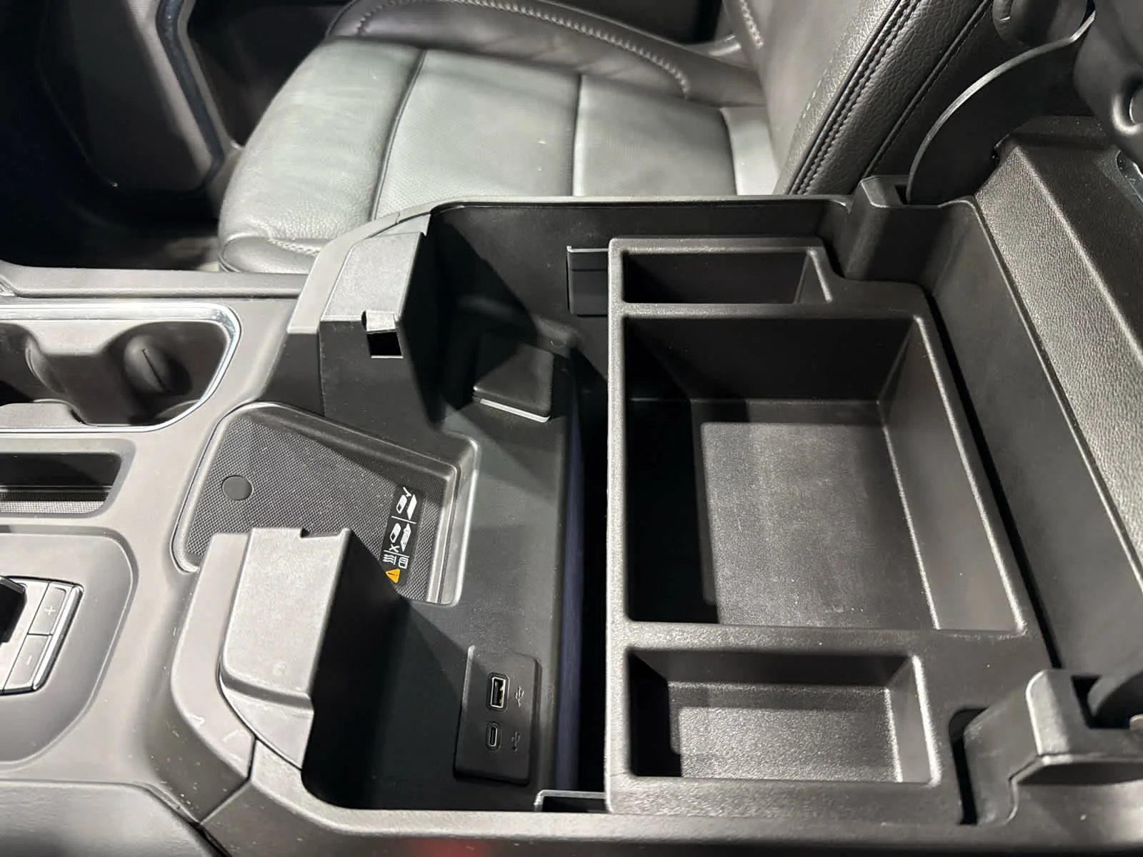 Used 2023 ONYX BLACK GMC Denali image 19