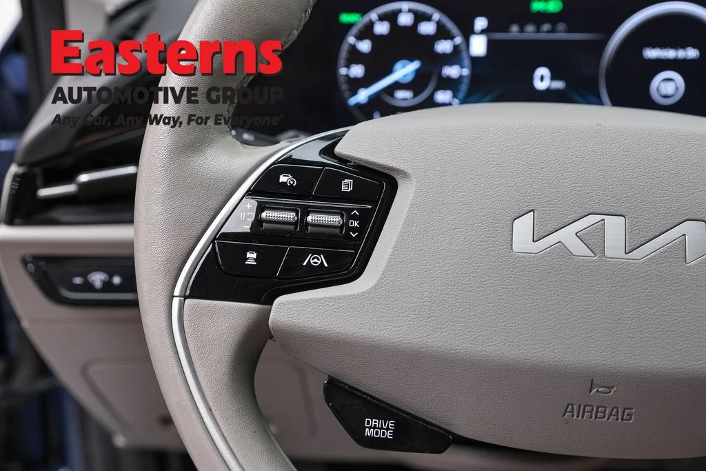 Used 2023 Blue Kia Wind image 15