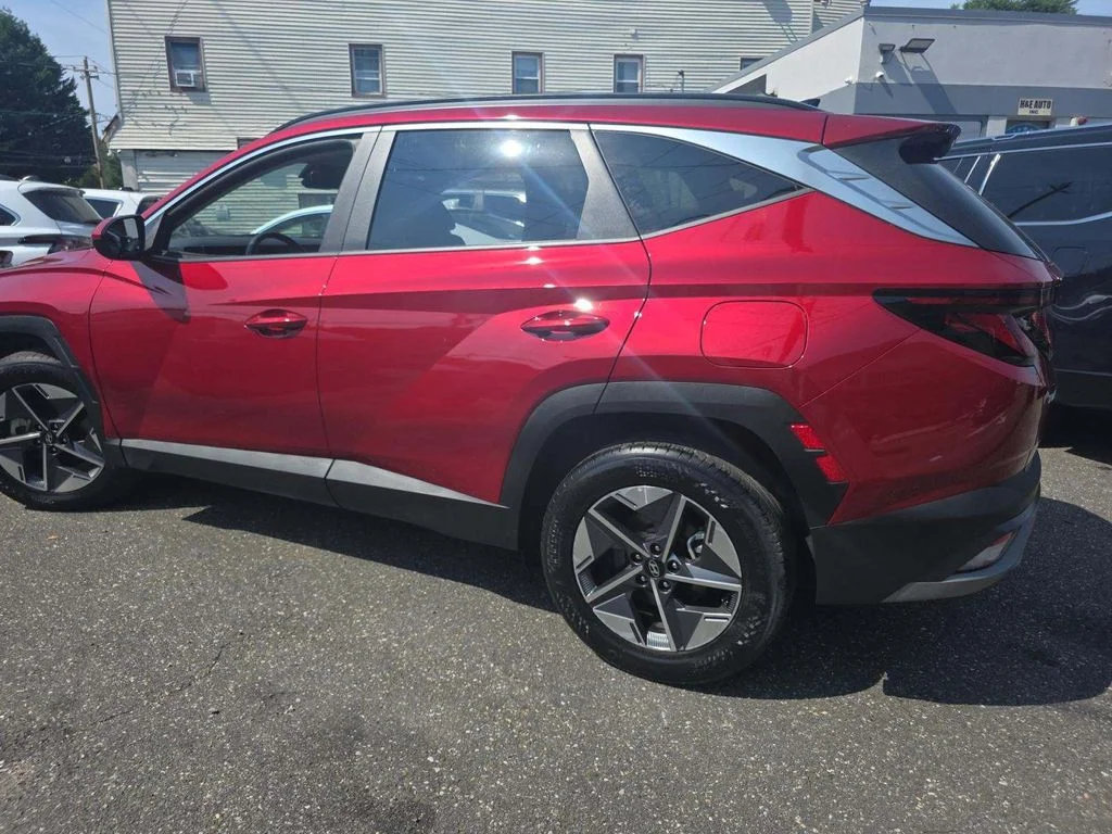 Certified Used 2025 Red Hyundai SEL image 6