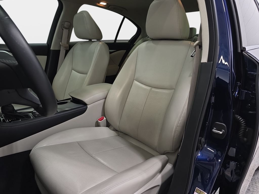 Certified Used 2023 Grand Blue INFINITI LUXE image 12