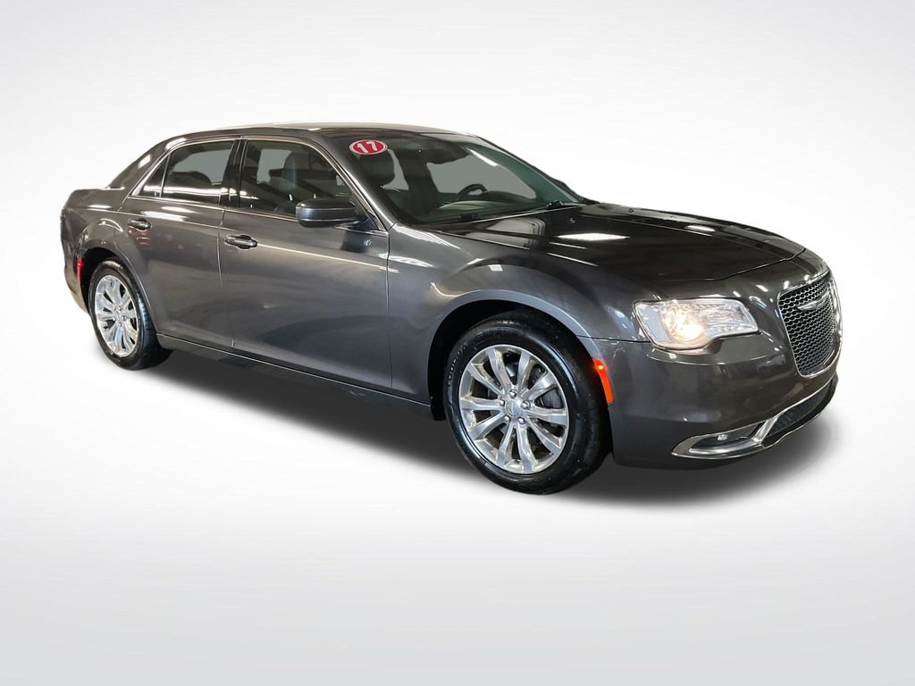 Used 2017 Gray Chrysler Limited image 8