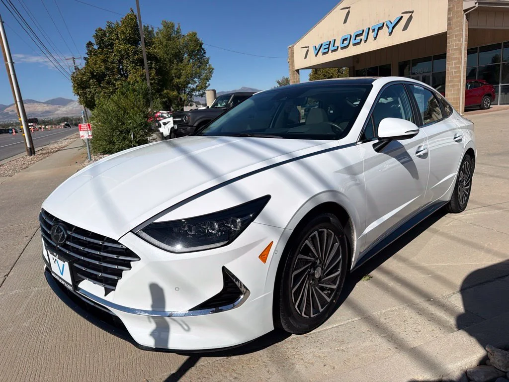 Used 2023 White Hyundai Limited image 3