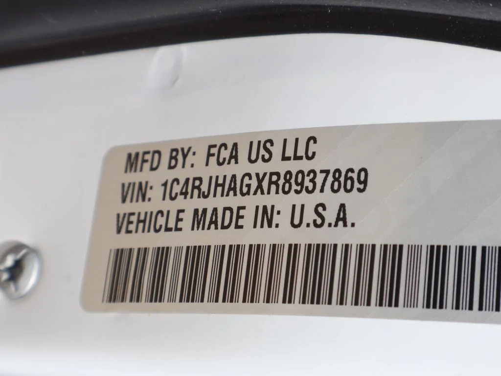 Used 2024 White Jeep Altitude image 41