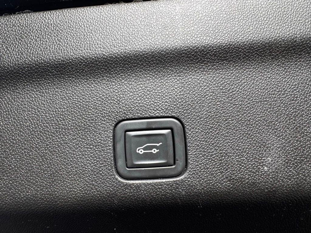 Used 2021 Onyx Black GMC Denali image 24