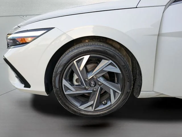 Used 2025 White Hyundai Limited image 33