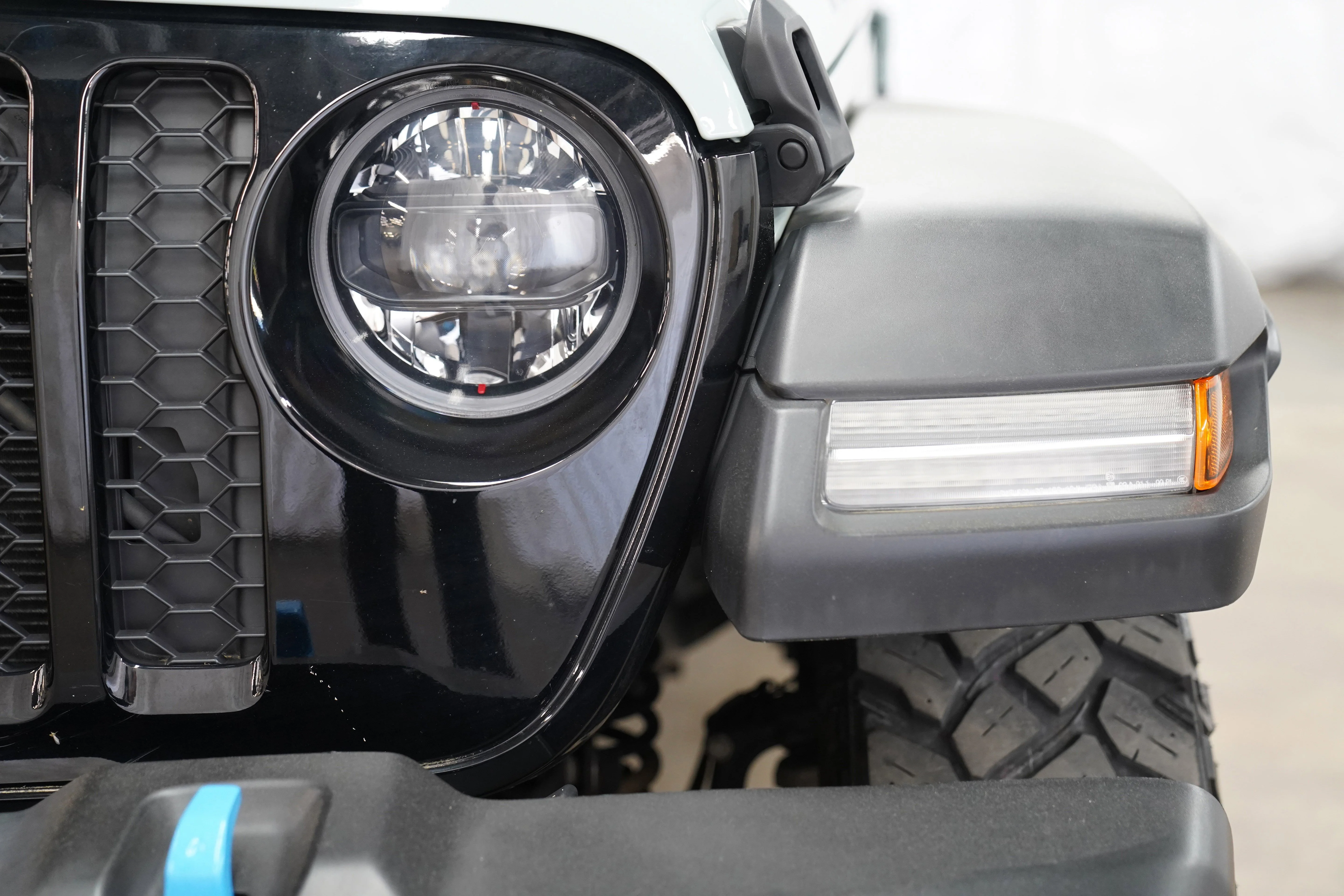 Used 2023 Earl Clearcoat Jeep Willys 4xe image 14