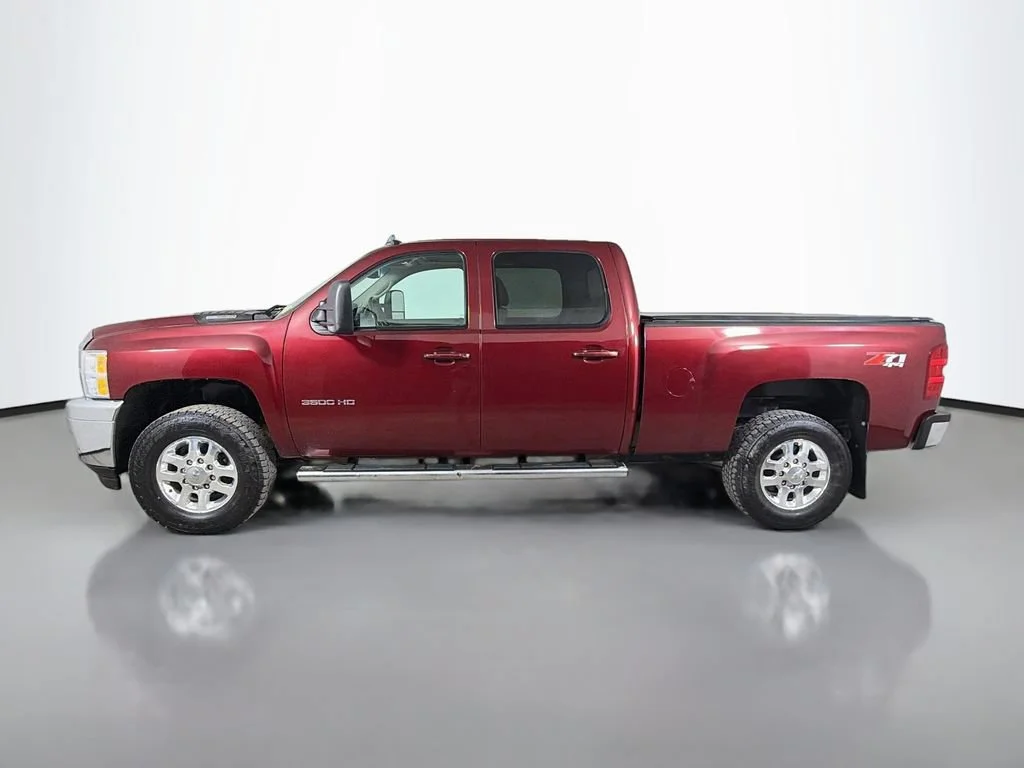 Used 2013 DEEP RUBY METALLIC Chevrolet SRW LTZ image 9