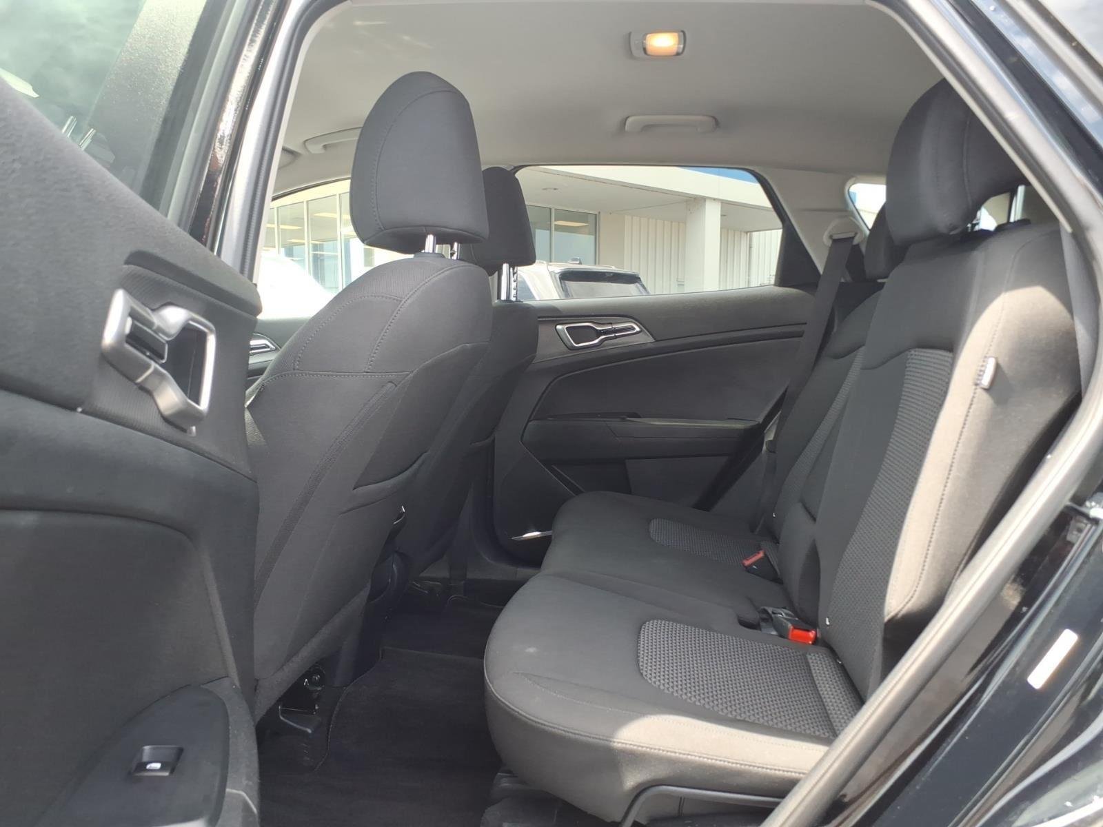 2025 Kia Sportage LX - Photo 12