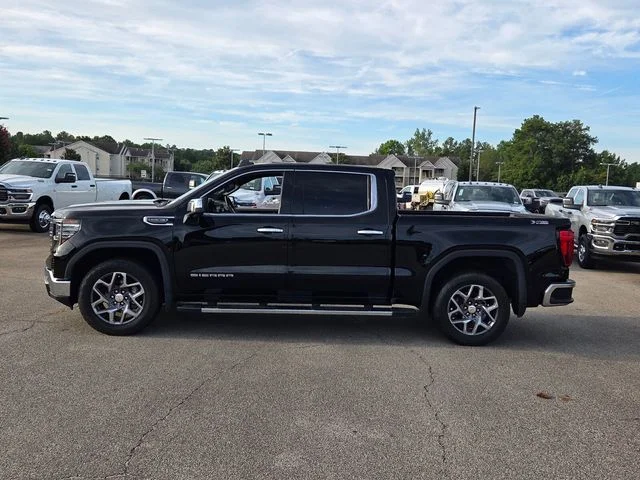 Used 2022 Black GMC SLT image 4