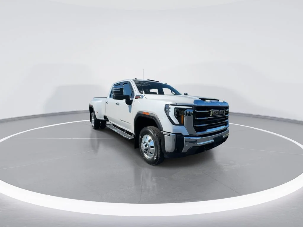 Used 2025 White GMC SLT image 3