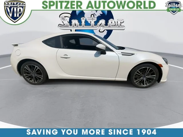 Used 2016 White Subaru Limited image 10