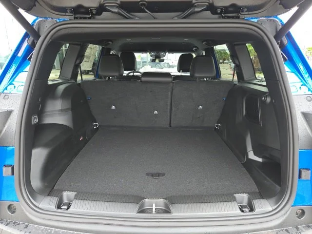 New 2026 Hydro Blue Pearl-Coat Exterior Paint Jeep Limited image 8