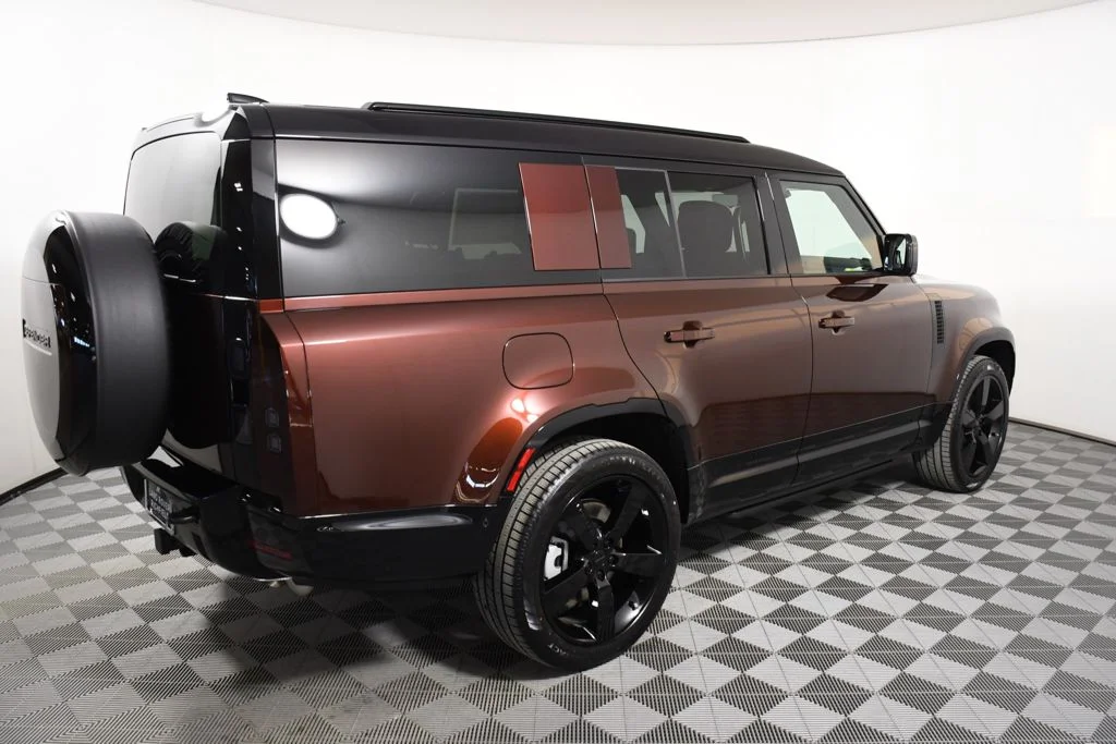 New 2026 Sedona Red Land Rover X-Dynamic SE image 12